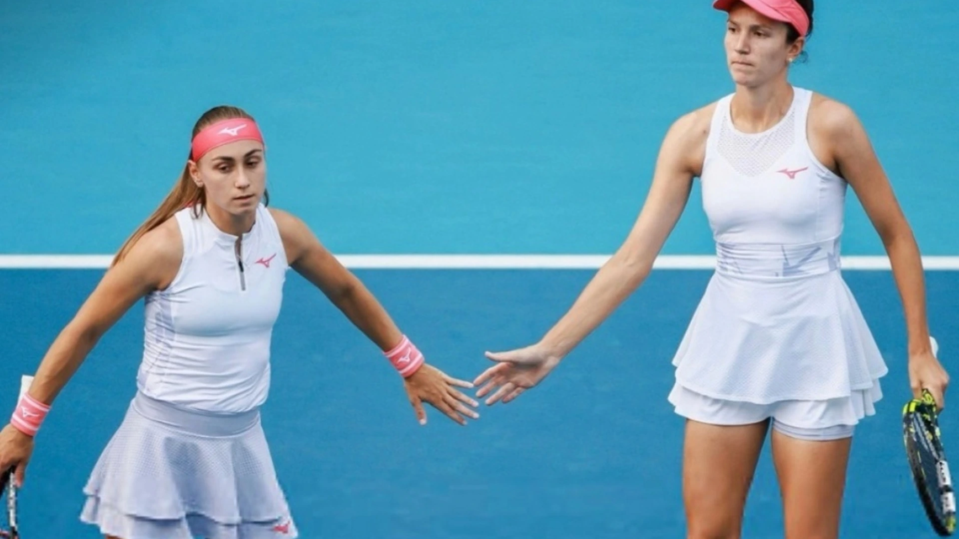 Anna Danilina och Aleksandra Krunic tävlar tillsammans i dubbel