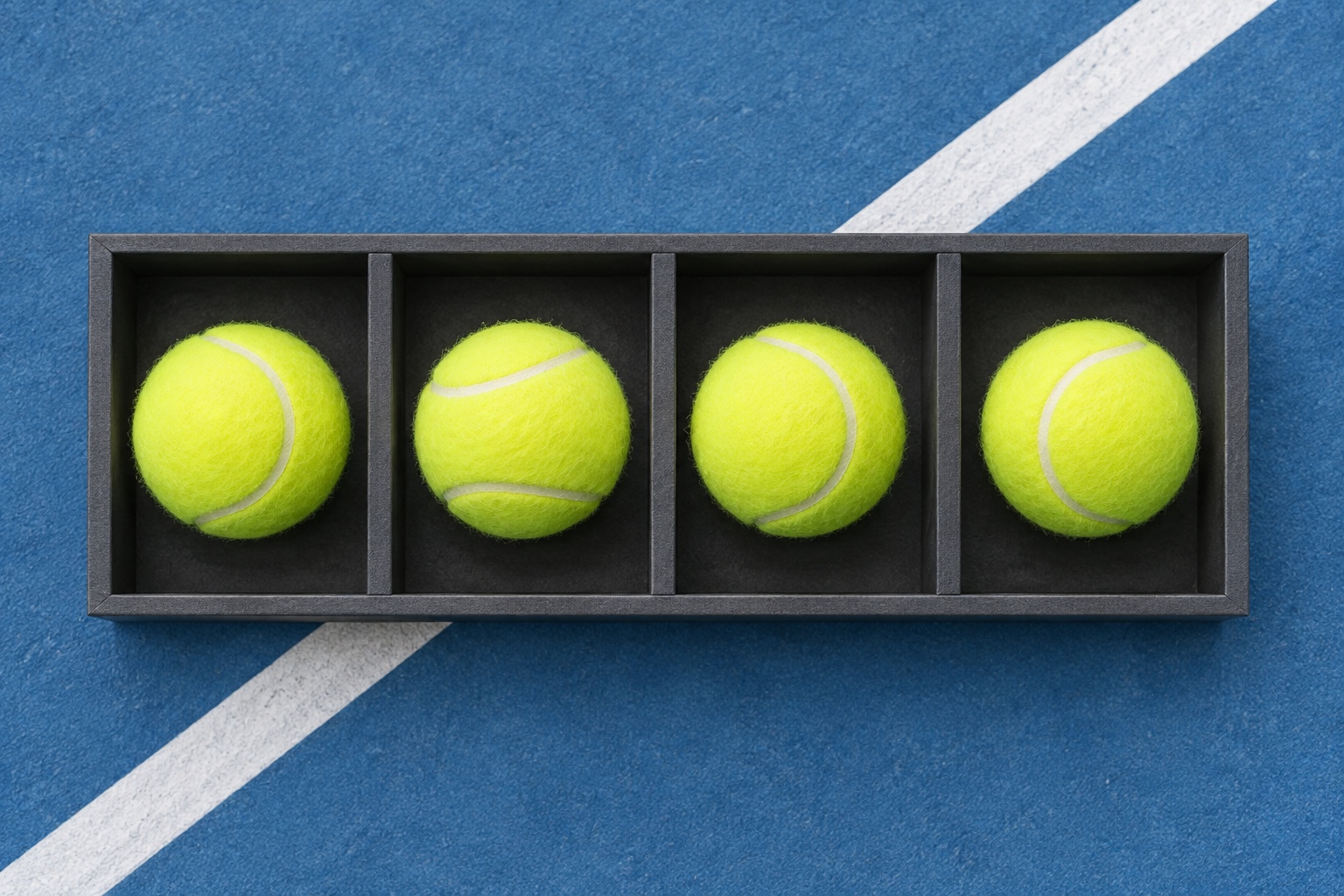 Konceptuel illustration af fire tennisbolde i separate åbne rum.